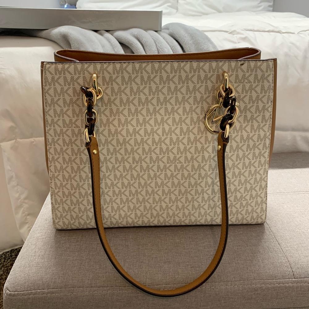 Cream/Tan Michael Kors Purse